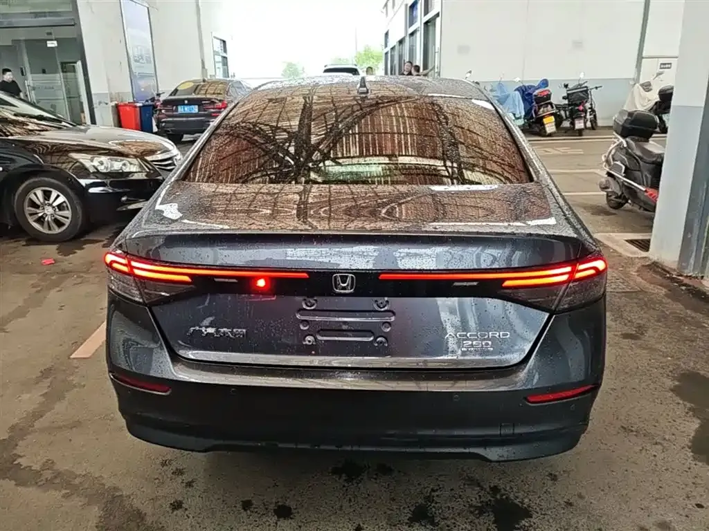 Honda Accord — фото 7