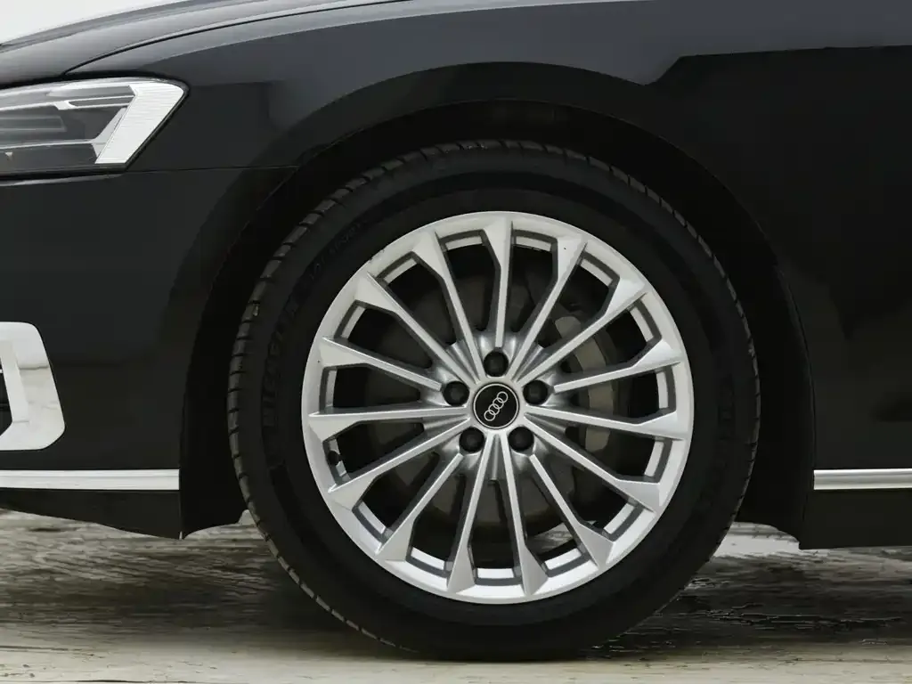Audi A8 — фото 4