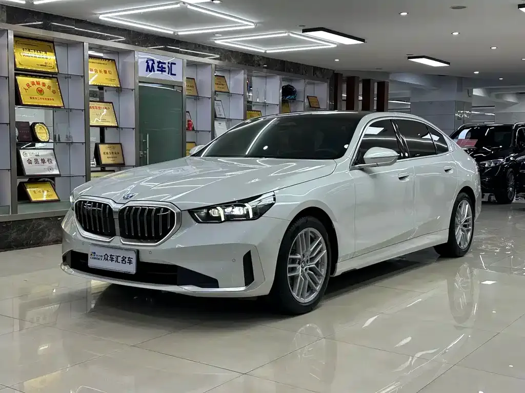 BMW 5 Series — фото 1