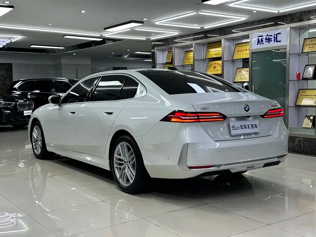 BMW 5 Series — фото 10