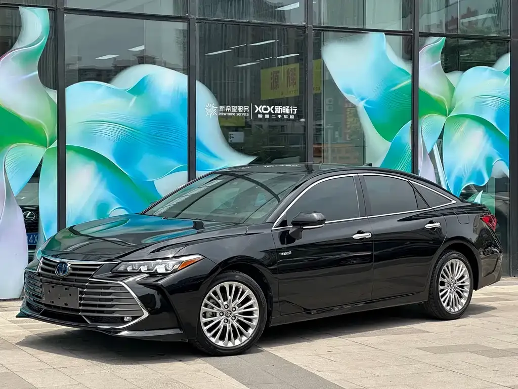 Toyota Avalon — фото 1