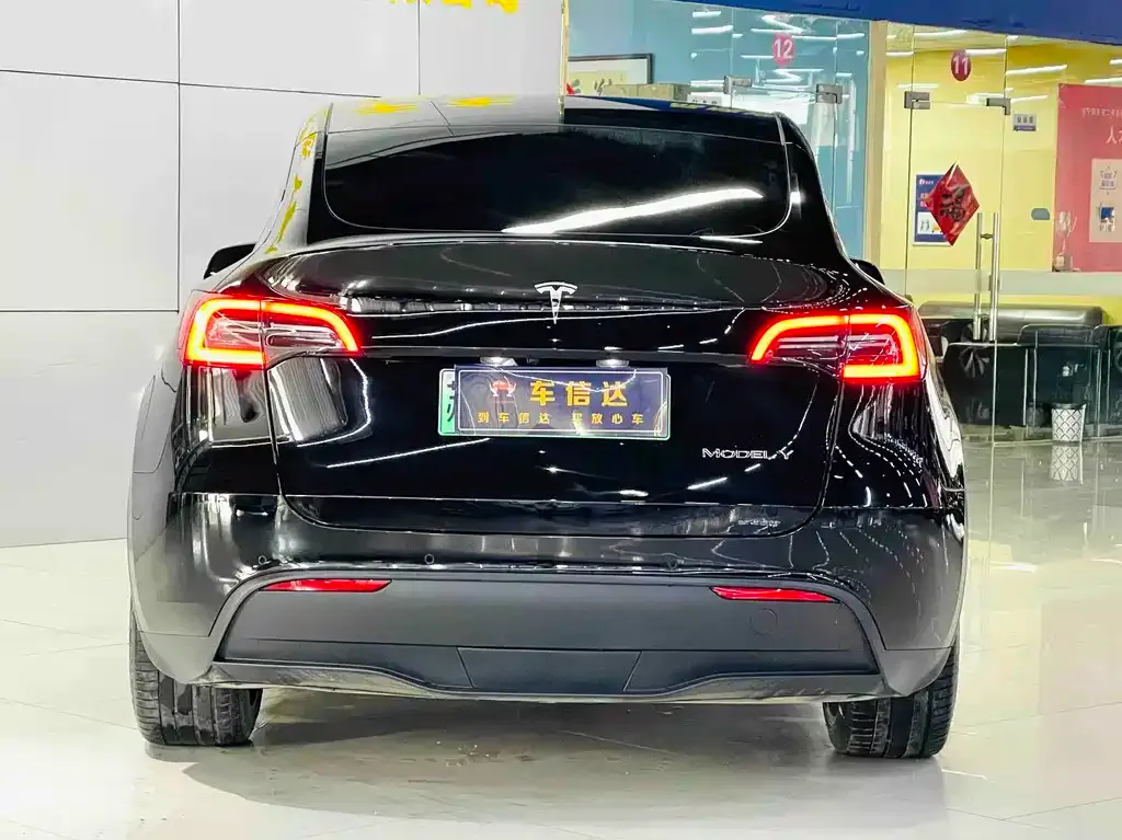 Tesla Model Y — фото 3