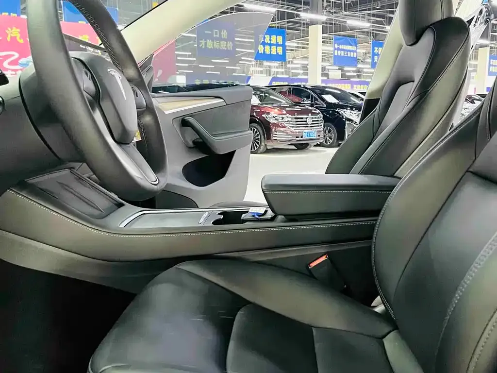 Tesla Model Y — фото 8
