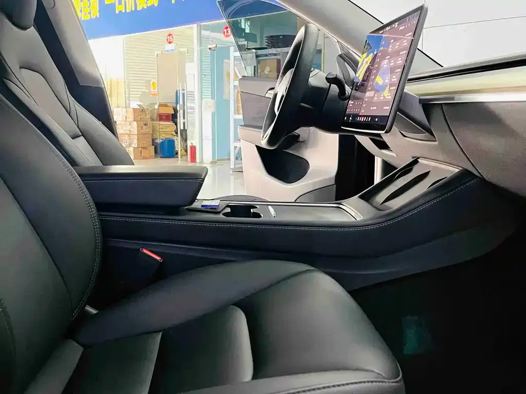 Tesla Model Y — фото 4