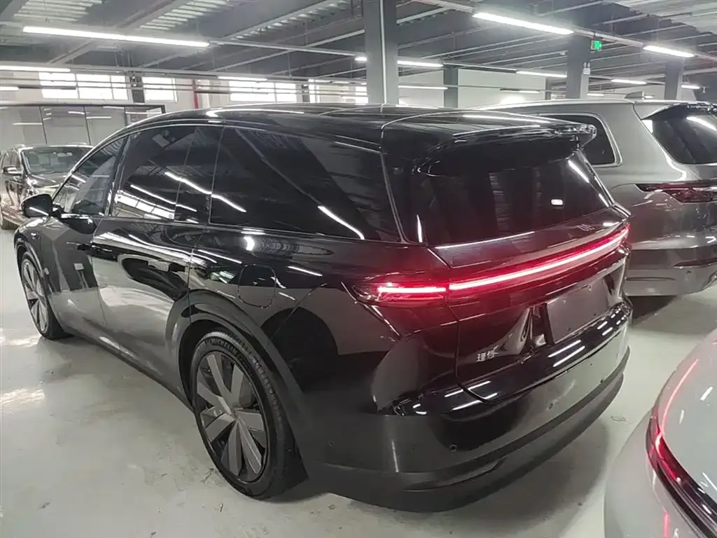 Li Auto i8 — фото 6
