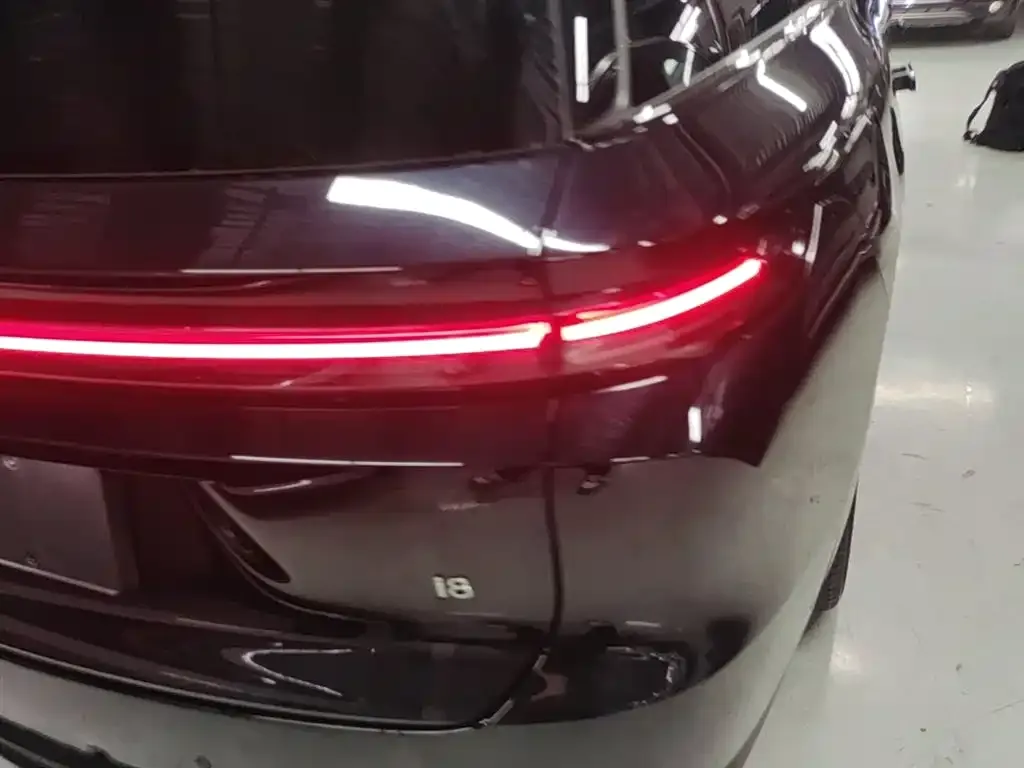Li Auto i8 — фото 3