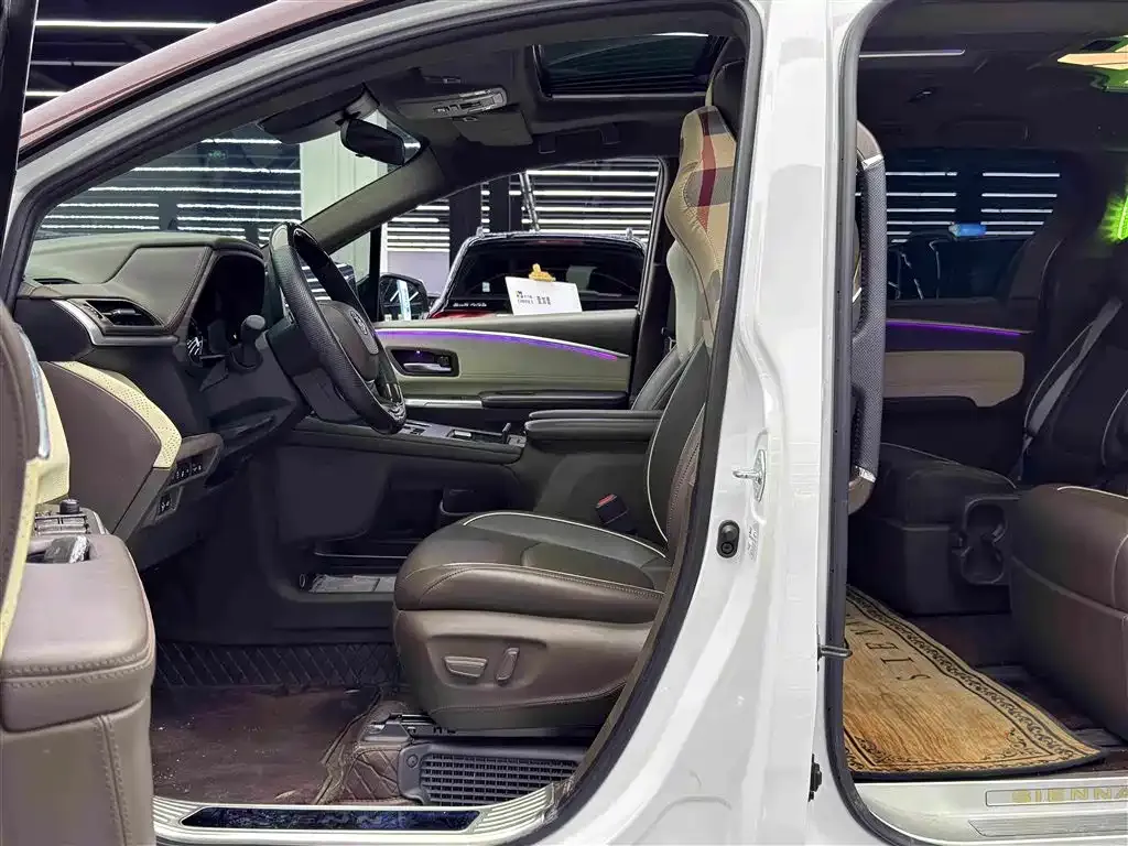 Toyota Sienna — фото 9