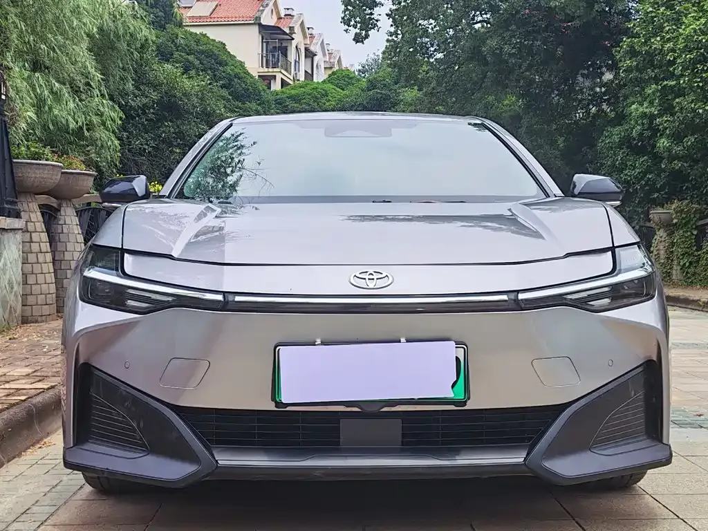 Toyota bZ3 2023 из CN, фото 4