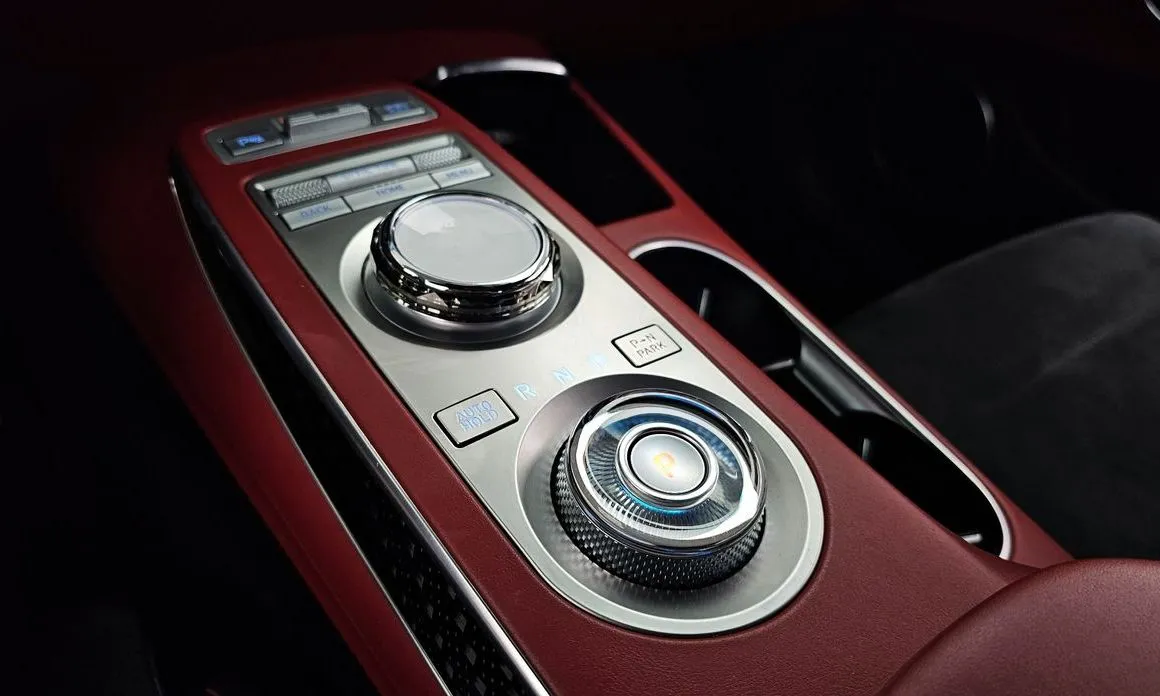 Genesis GV70 — фото 3