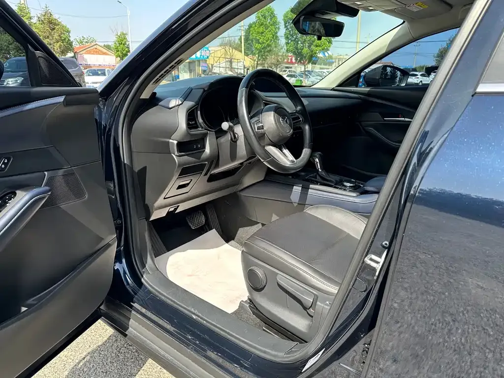 Mazda CX-30 2022 из CN, фото 9