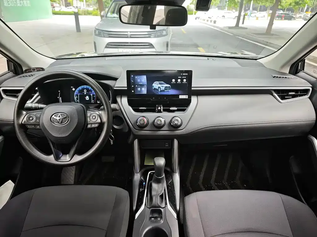 Toyota Corolla Cross — фото 3