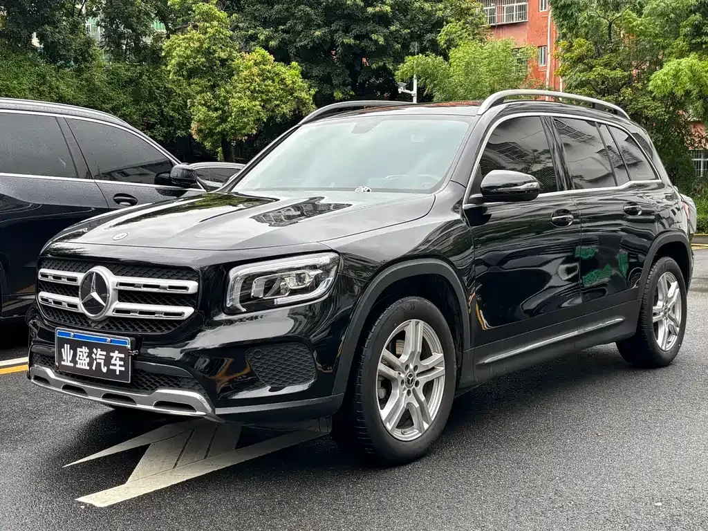 Mercedes-Benz GLB — фото 1