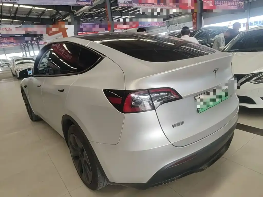 Tesla Model Y — фото 8