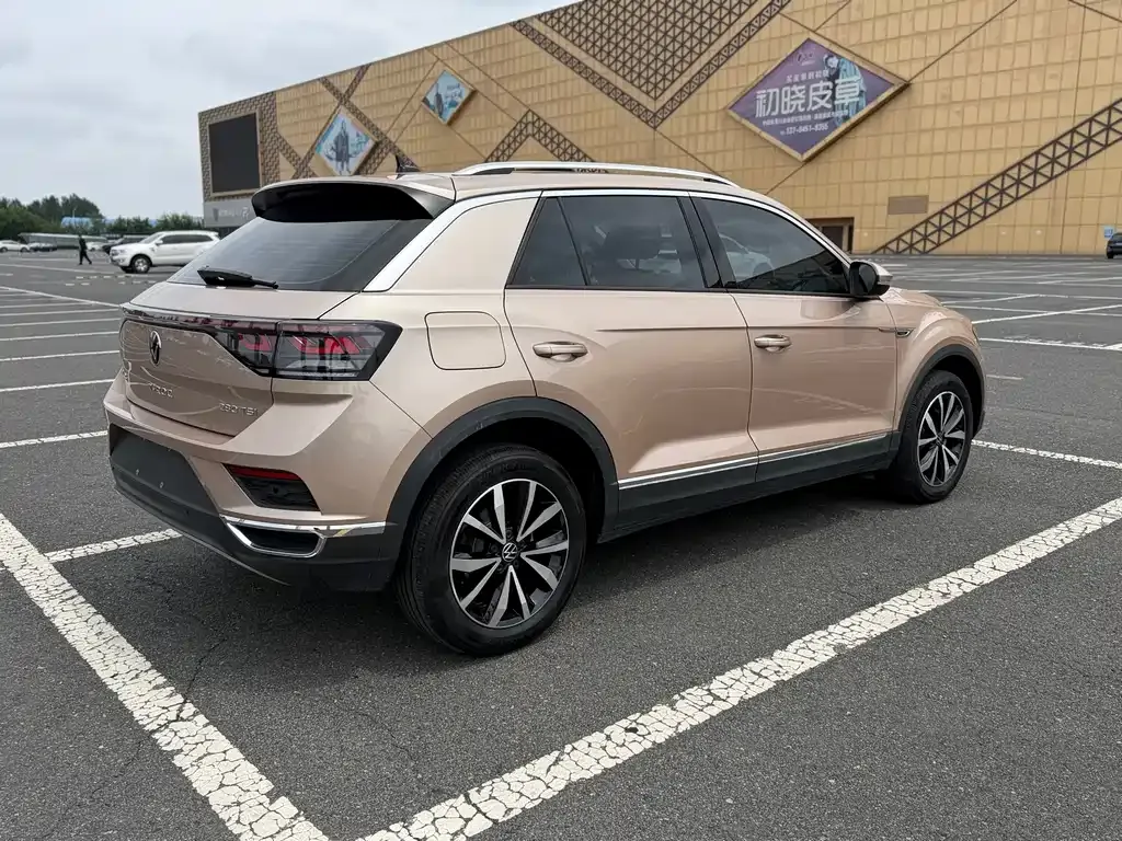 Volkswagen T-Roc — фото 7