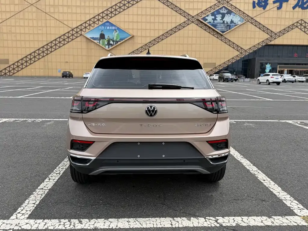 Volkswagen T-Roc — фото 8
