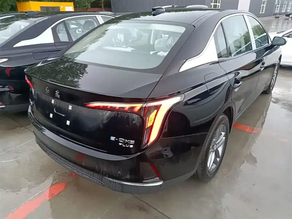 Hongqi E-QM5 — фото 8