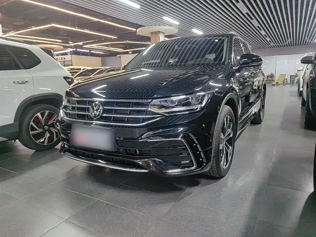 Volkswagen Tiguan L — фото 8