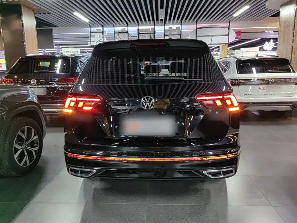 Volkswagen Tiguan L — фото 9