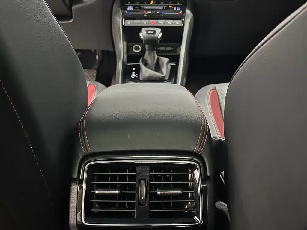 Skoda Karoq — фото 10