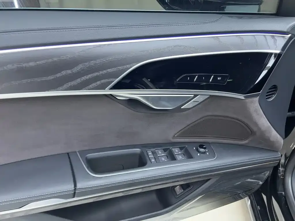 Audi A8 — фото 3