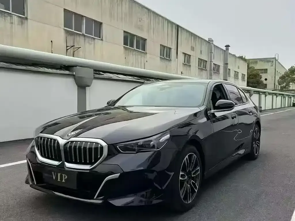 BMW 5 Series — фото 1