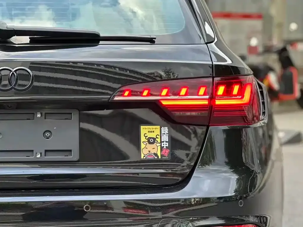 Audi RS 4 2023 из CN, фото 2