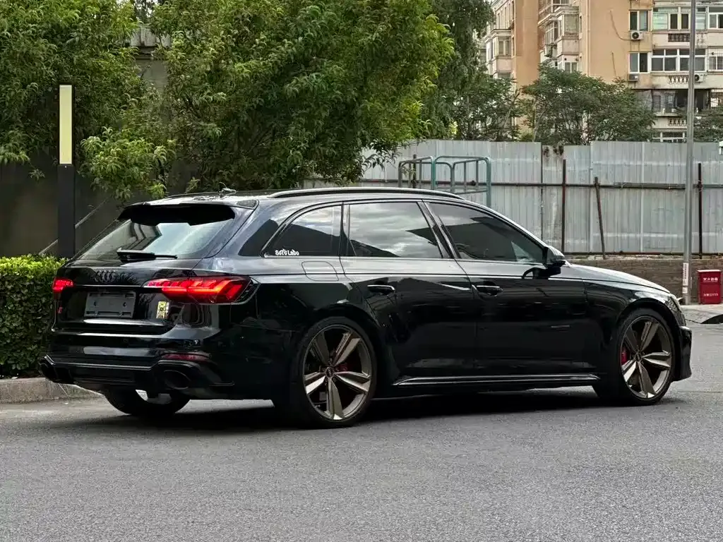 Audi RS 4 2023 из CN, фото 7