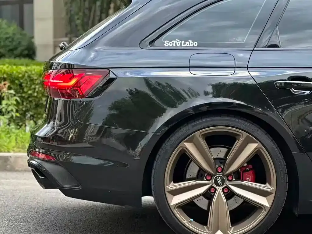 Audi RS 4 2023 из CN, фото 5