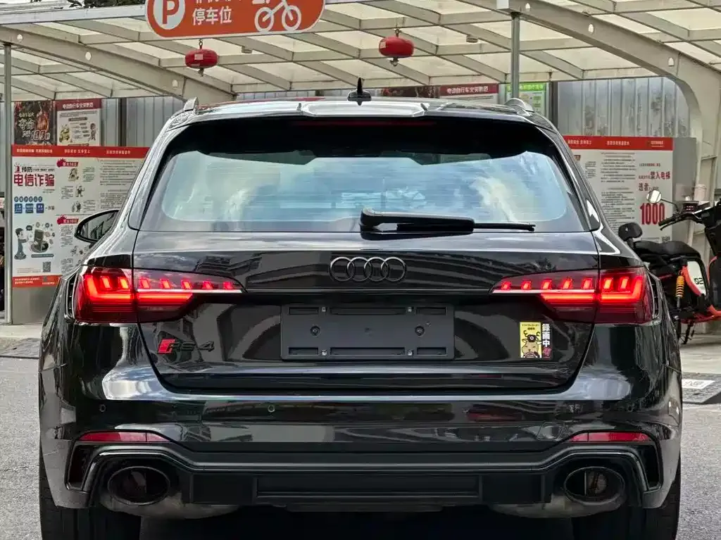 Audi RS 4 2023 из CN, фото 3
