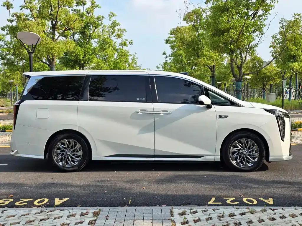 GAC Motor Trumpchi M8 — фото 10