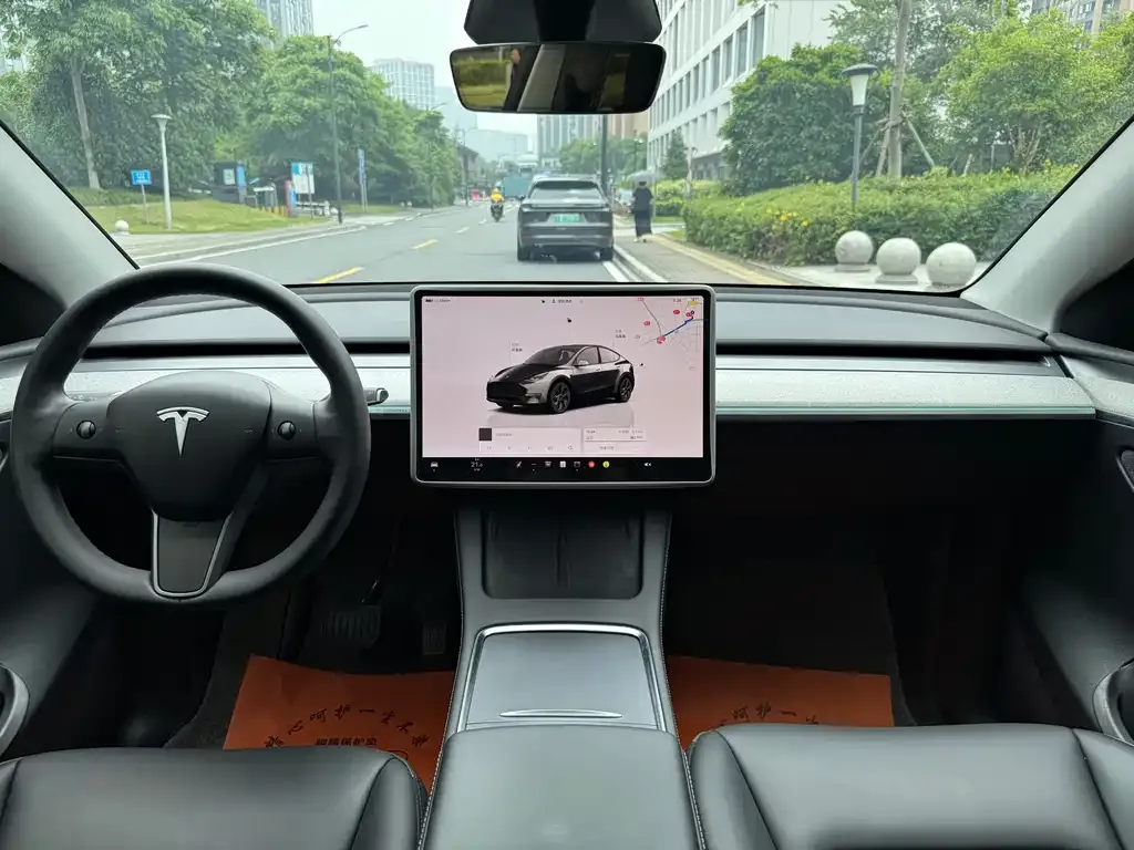 Tesla Model Y — фото 6
