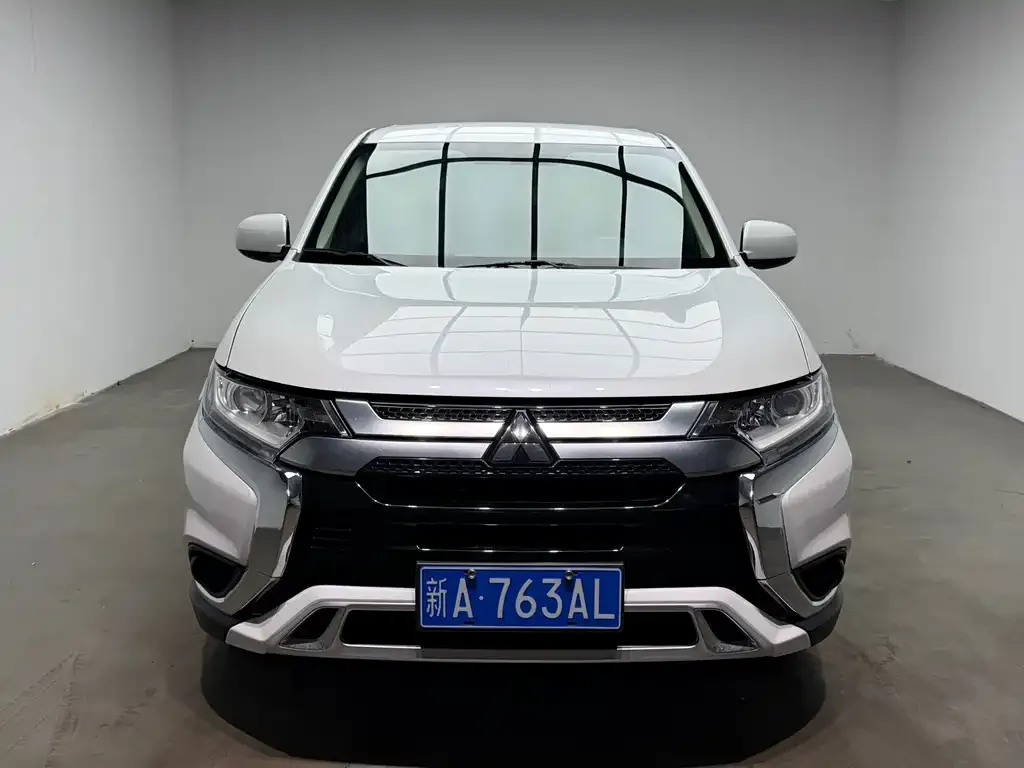 Mitsubishi Outlander 2023 из CN, фото 4