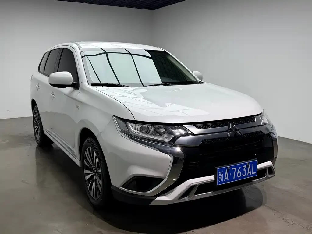 Mitsubishi Outlander 2023 из CN, фото 3