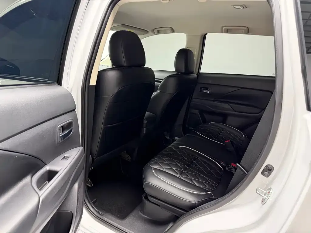 Mitsubishi Outlander 2023 из CN, фото 6