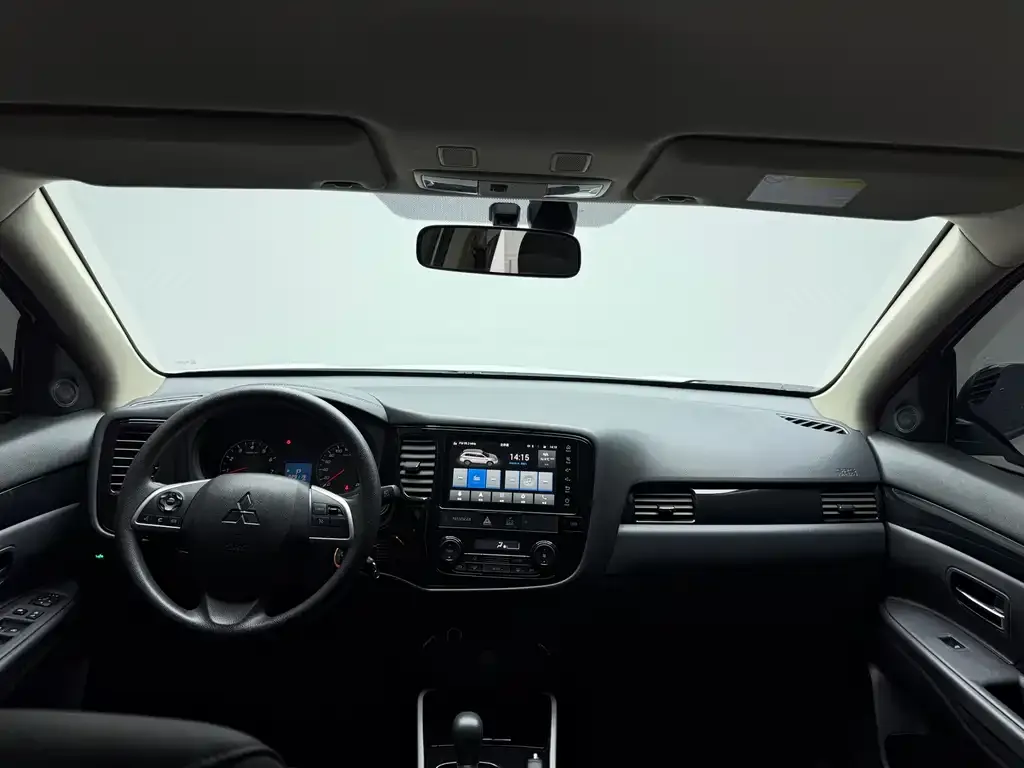 Mitsubishi Outlander 2023 из CN, фото 8