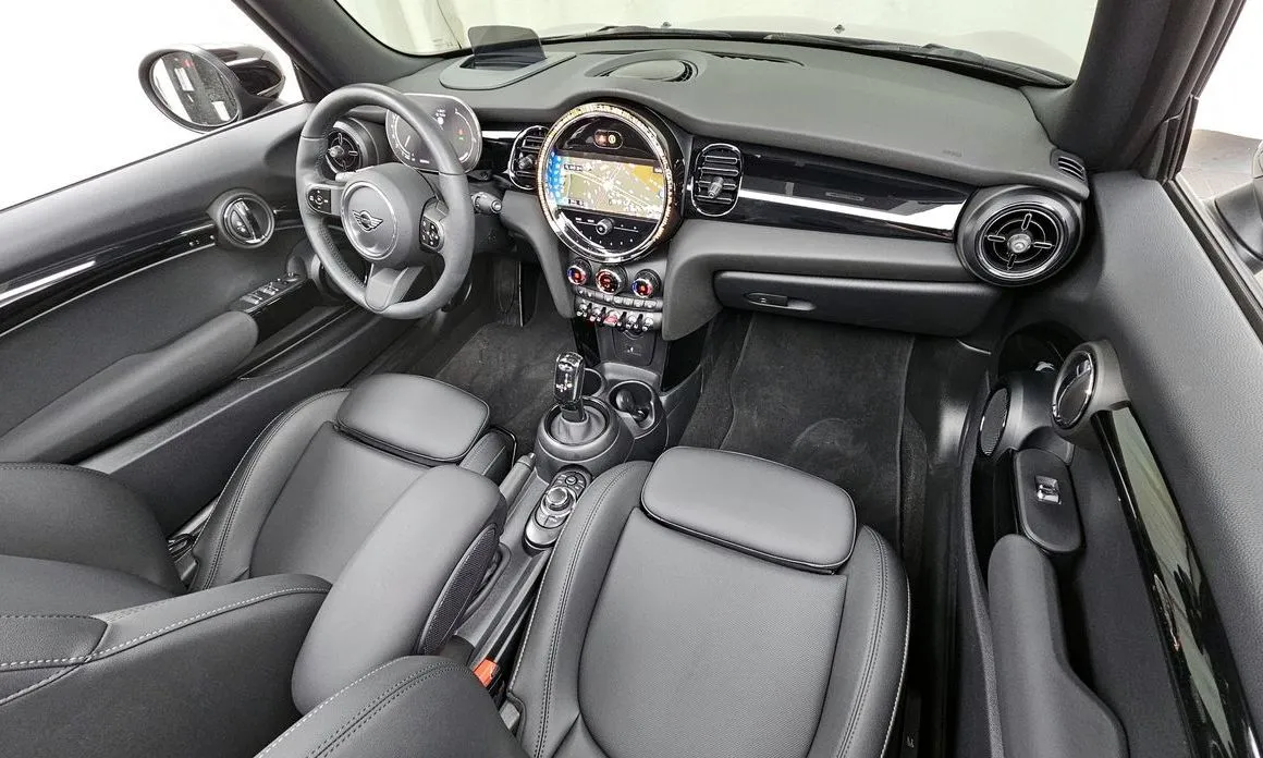 Mini Cooper Convertible 2024 из KR, фото 8