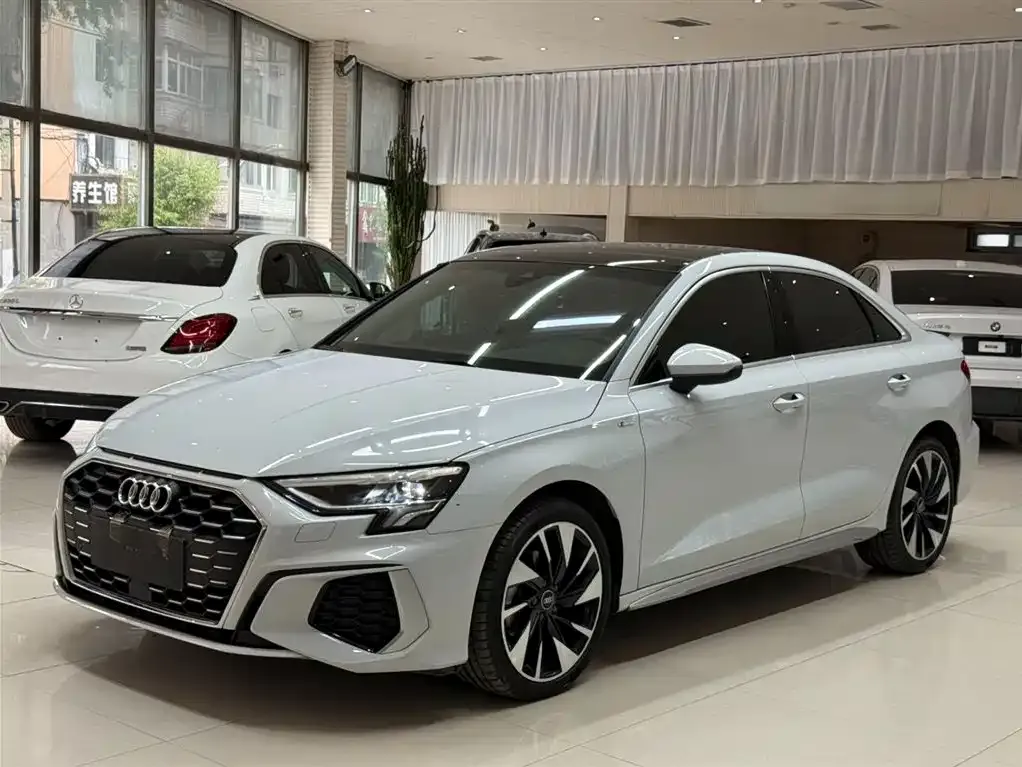 Audi A3 — фото 1