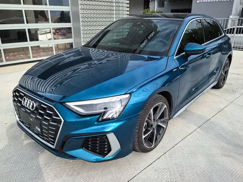 Audi A3 — фото 1