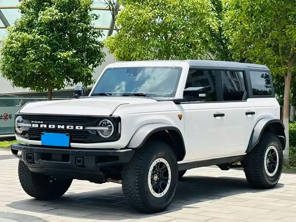 Ford Bronco — фото 1