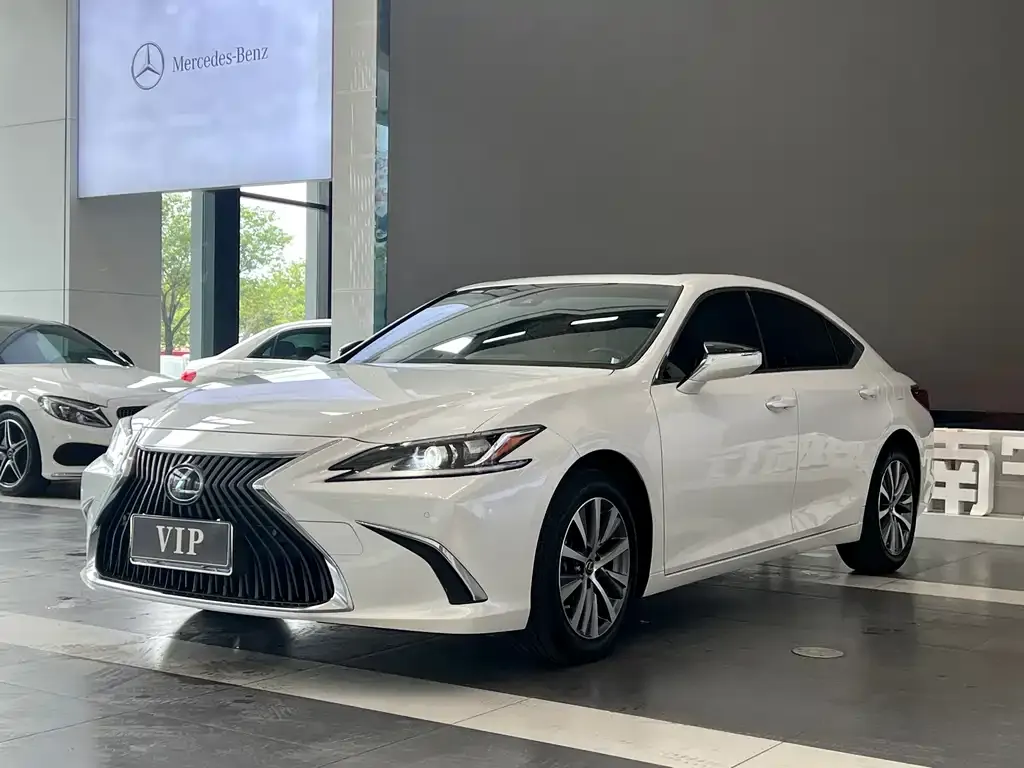 Lexus ES — фото 1