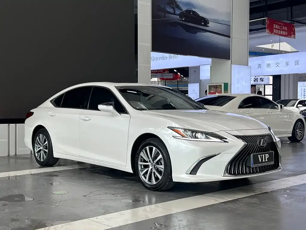 Lexus ES — фото 8