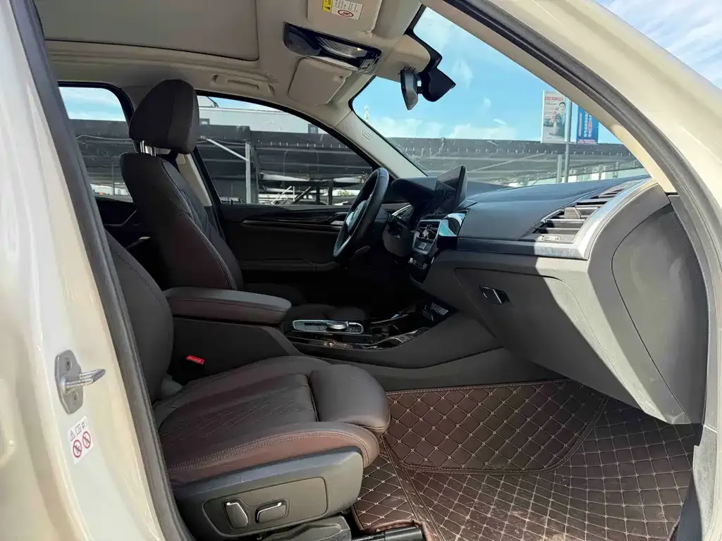 BMW iX3 2024 из CN, фото 4