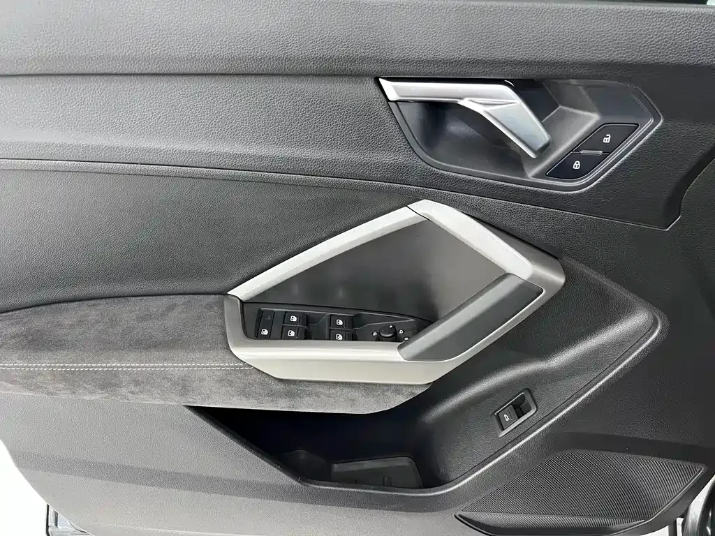 Audi Q3 — фото 10