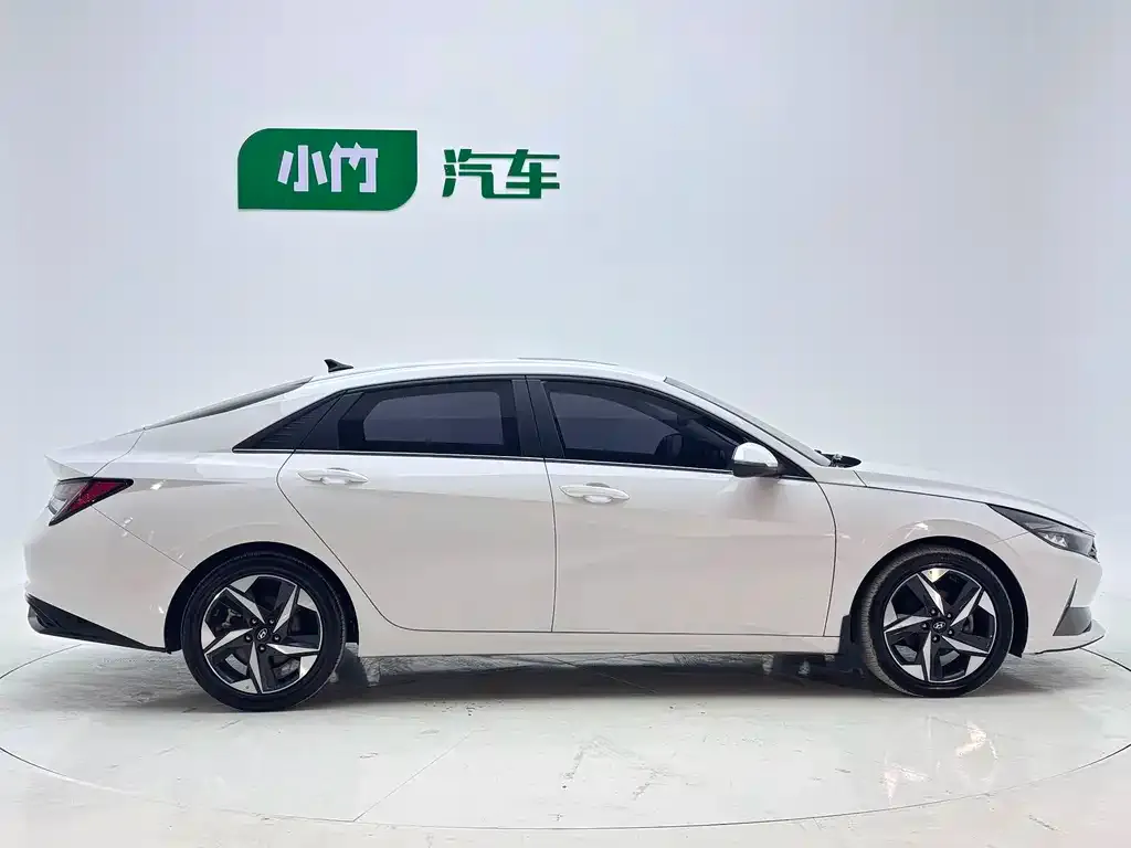 Hyundai Elantra — фото 5