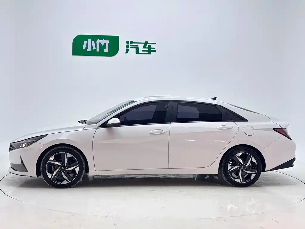 Hyundai Elantra — фото 4