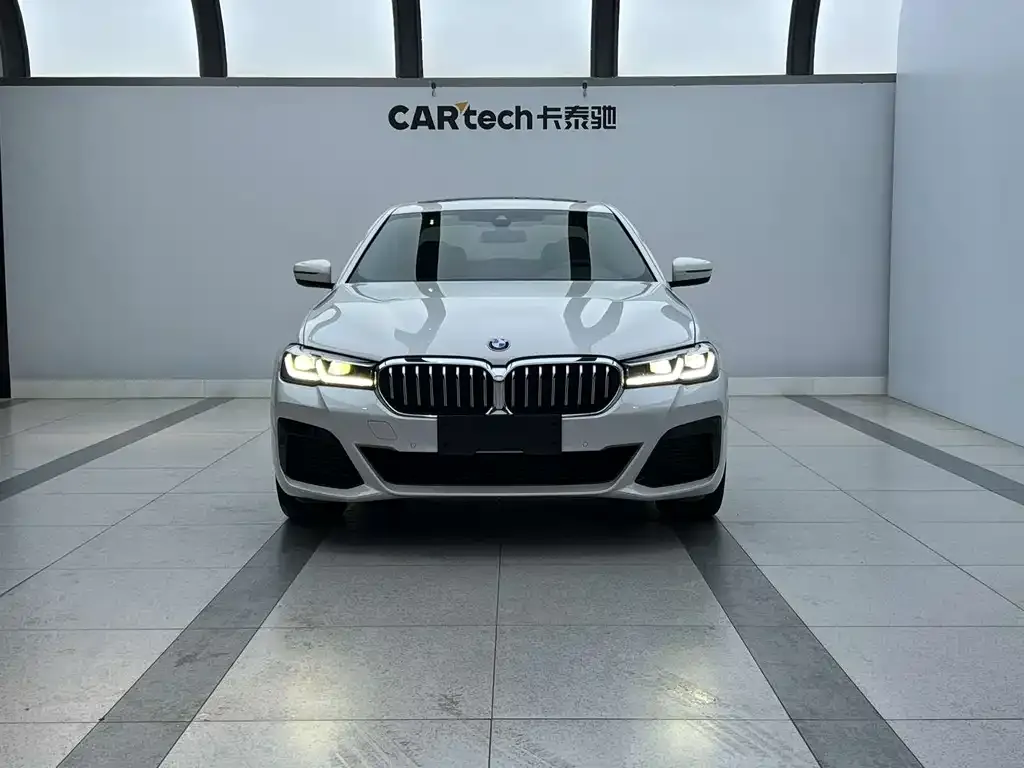 BMW 5 Series — фото 5