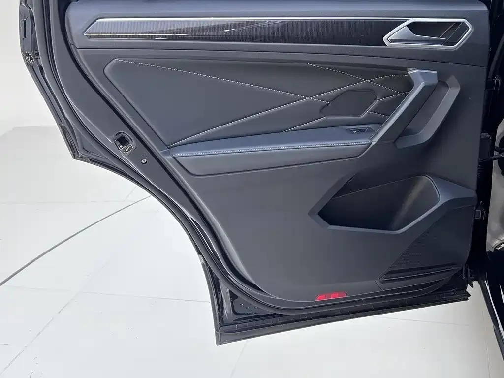 Volkswagen Tiguan L 2023 из CN, фото 7