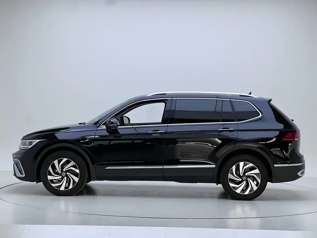 Volkswagen Tiguan L 2023 из CN, фото 10