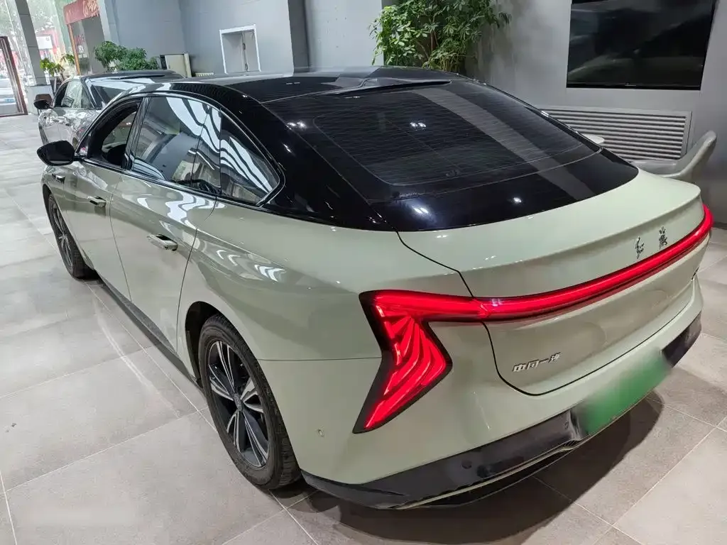 Hongqi EH7 2024 из CN, фото 2