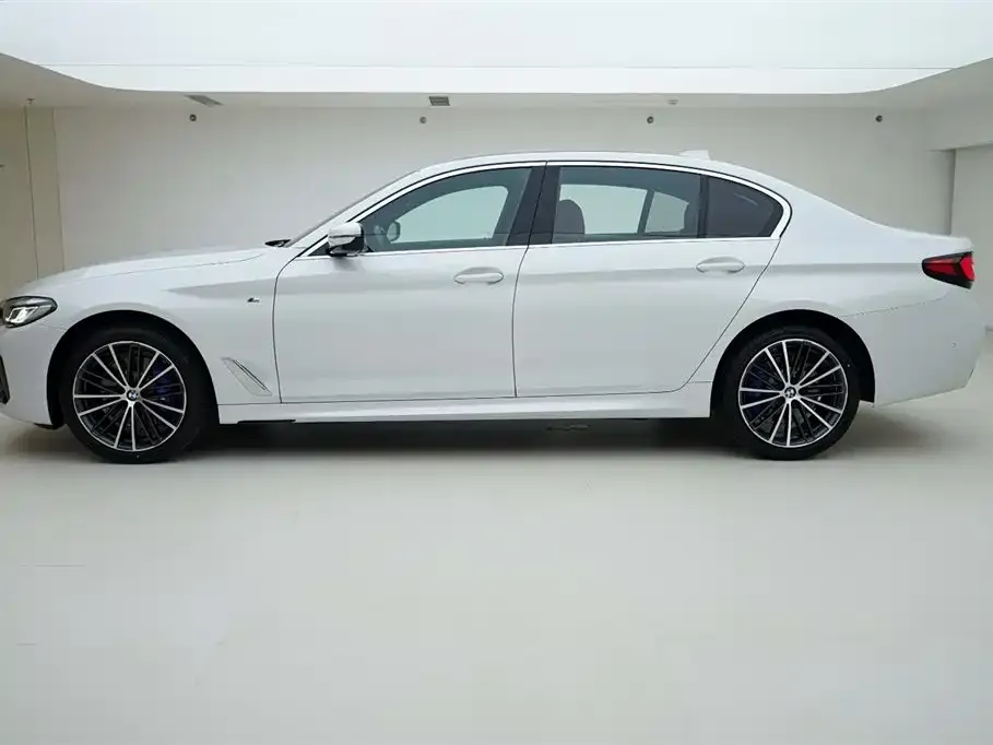 BMW 5 Series — фото 6